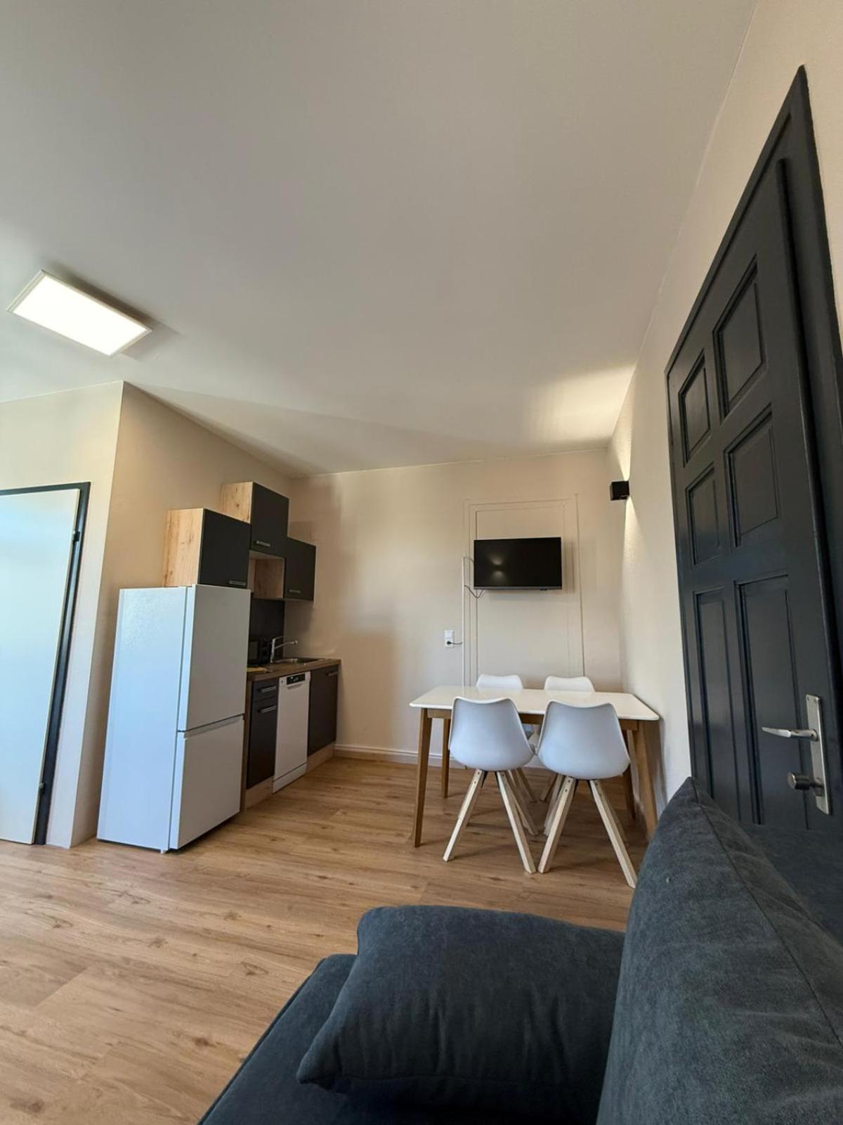 Crown Living Villa Blumenau Studios, Smarttv, Parkplatz 루스테나우 외부 사진