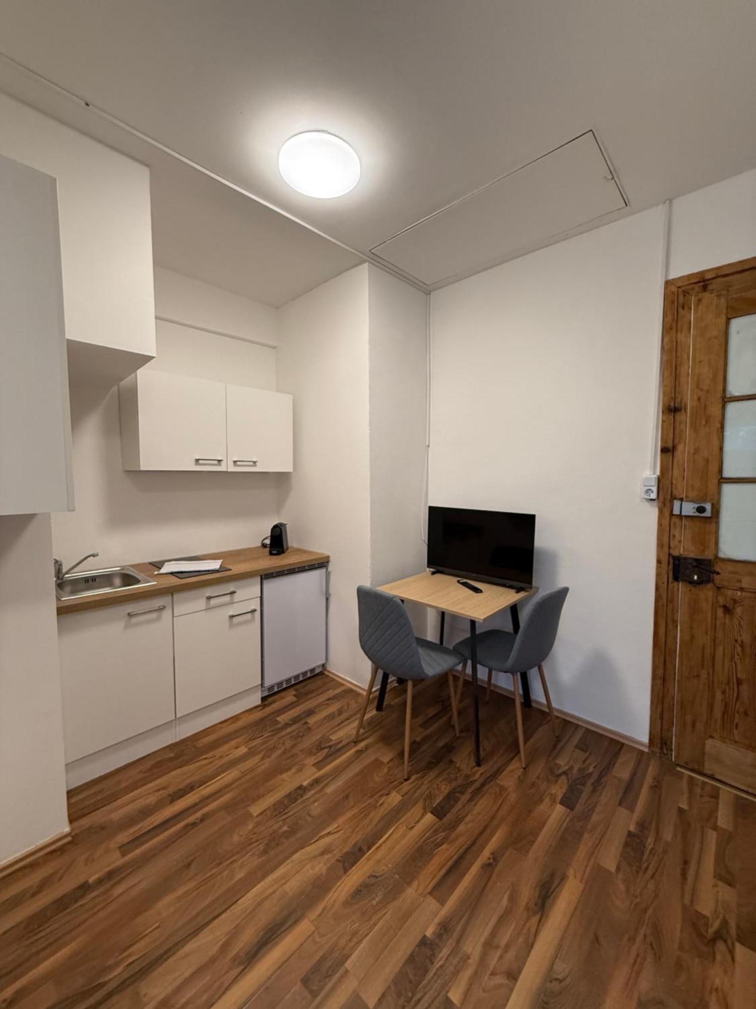 Crown Living Villa Blumenau Studios, Smarttv, Parkplatz 루스테나우 외부 사진